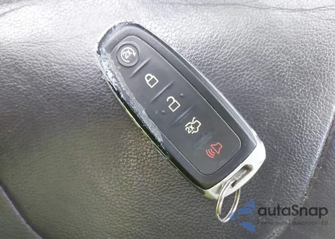 2013 Ford Focus Titanium z USA, uszkodzony, nr VIN 1FADP3J22DL245603